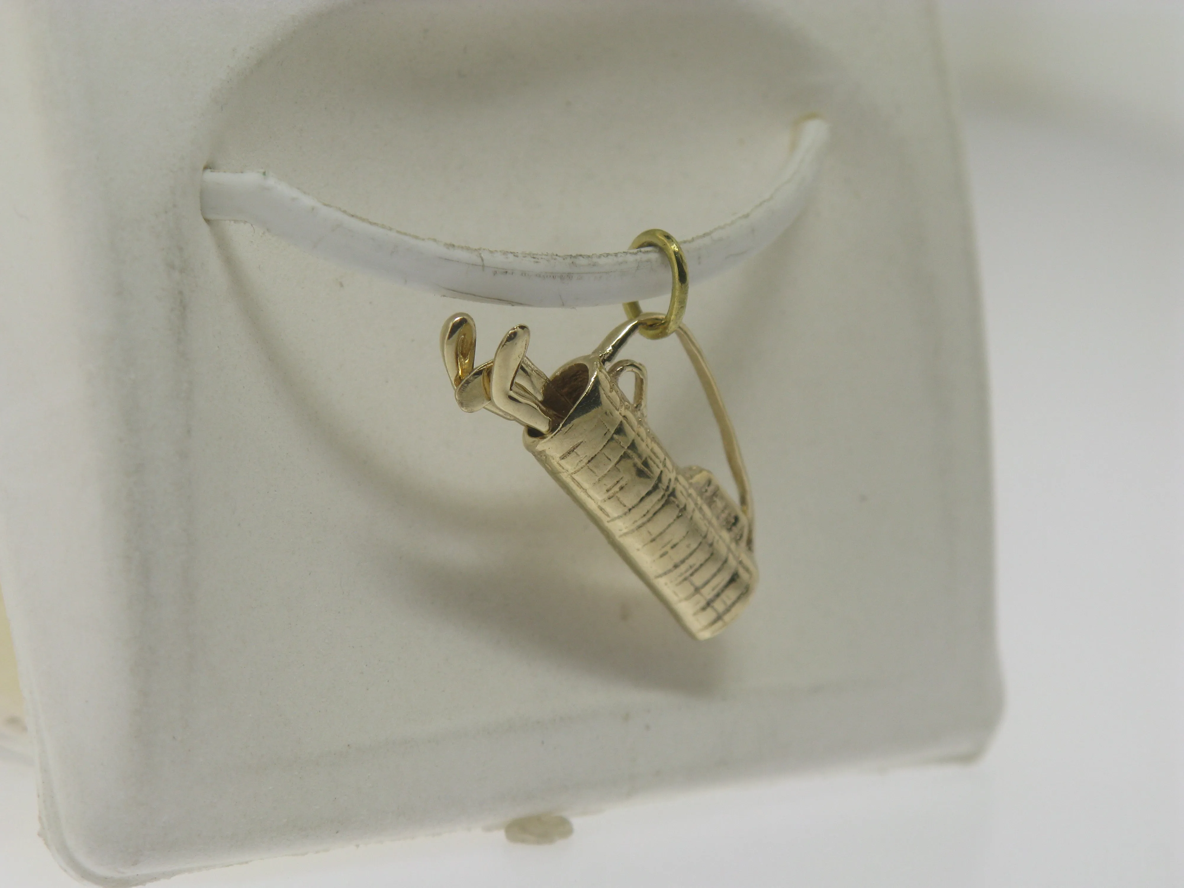14K Yellow Gold Golf Bag with Clubs that Move Within Bag Pendant(Estate Jewelry)