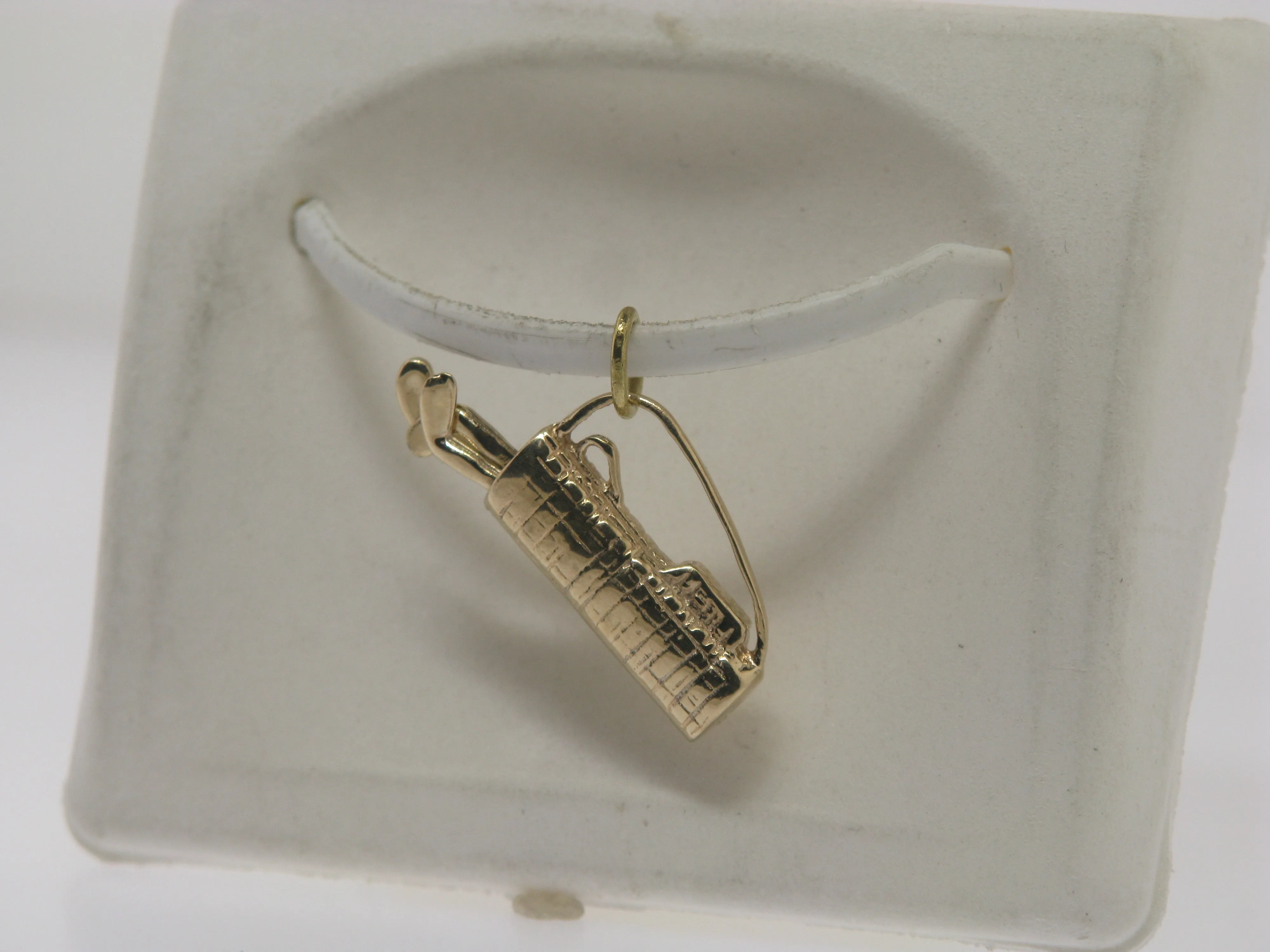 14K Yellow Gold Golf Bag with Clubs that Move Within Bag Pendant(Estate Jewelry)