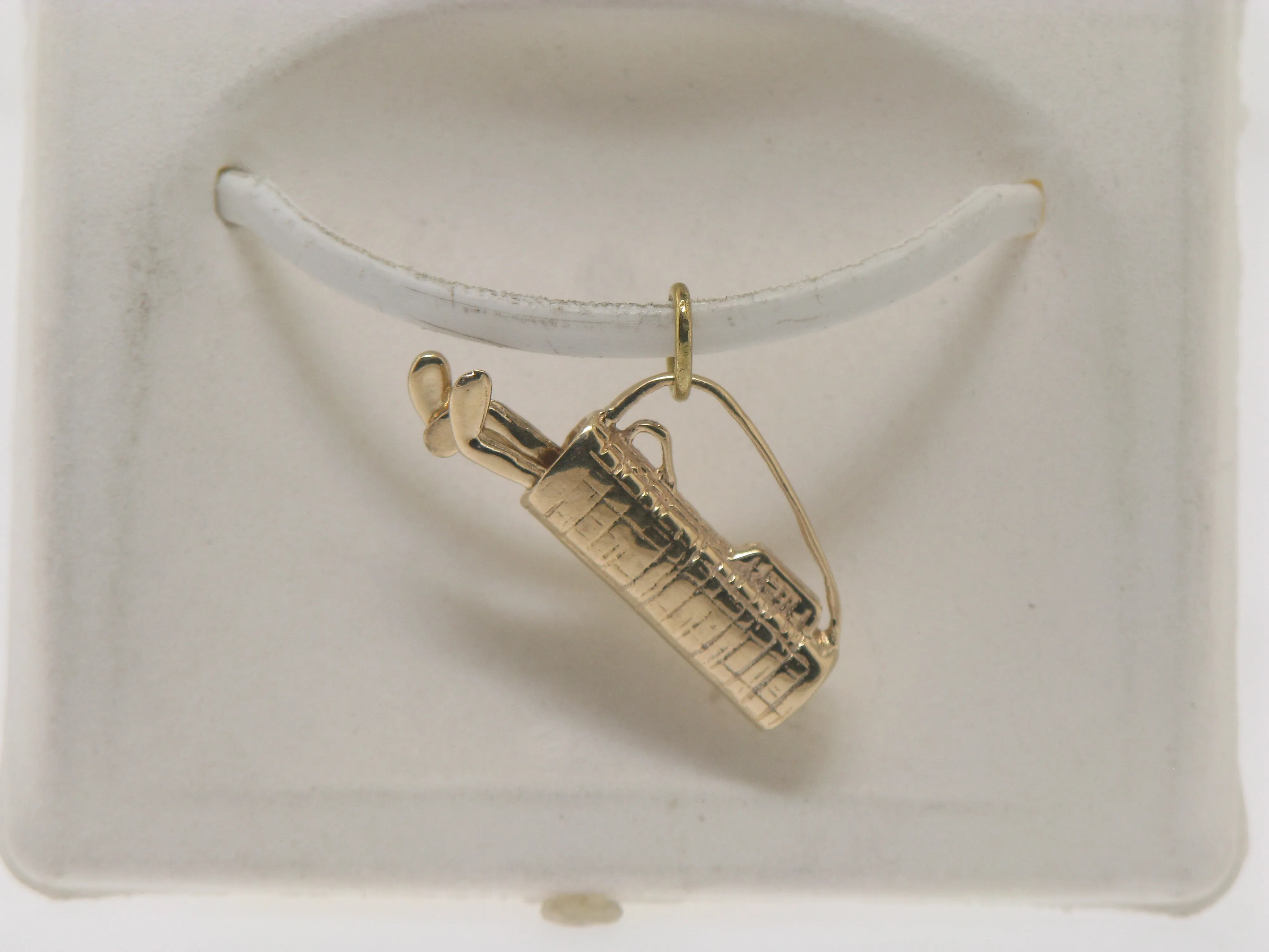 14K Yellow Gold Golf Bag with Clubs that Move Within Bag Pendant(Estate Jewelry)