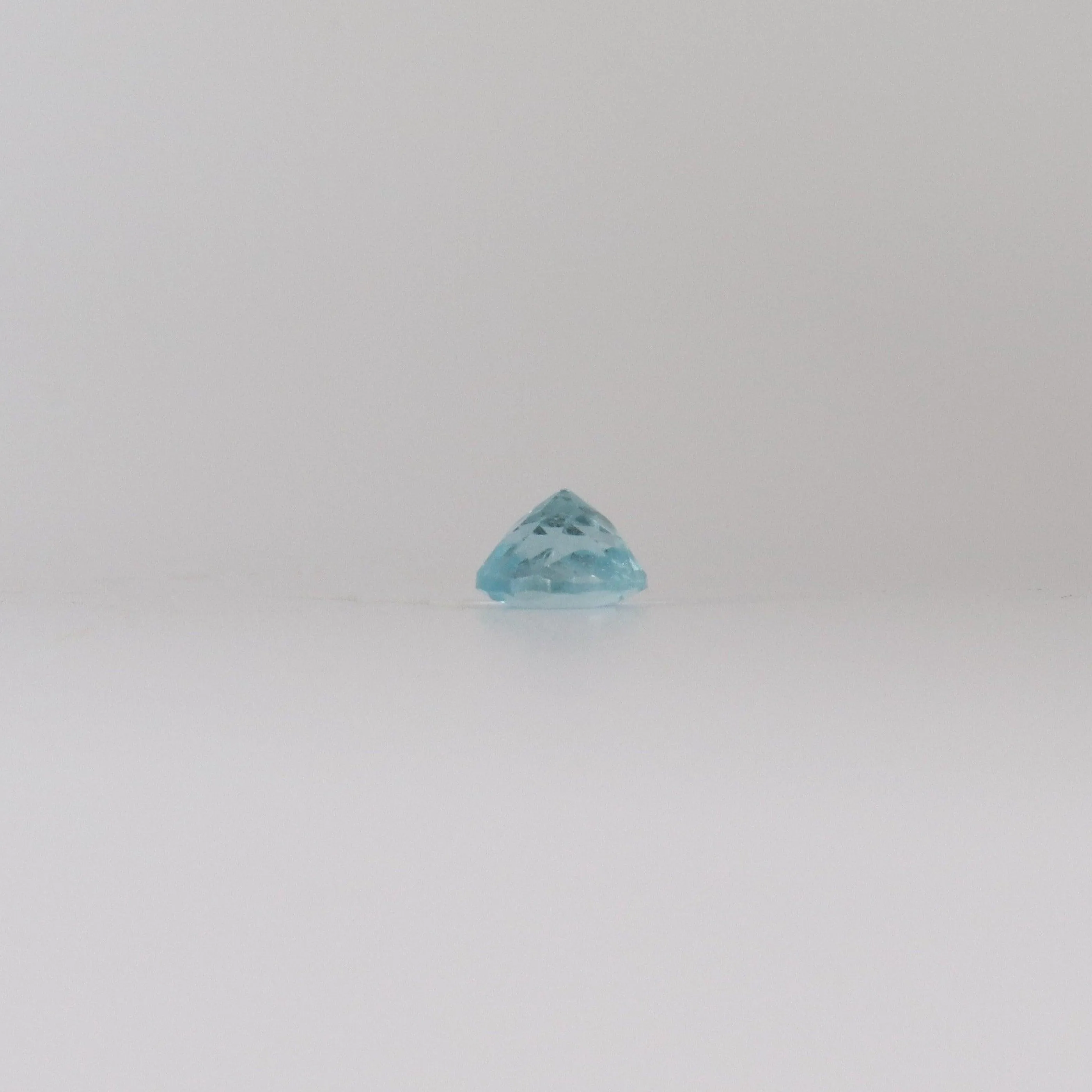 6.8mm Round Aquamarine Stone