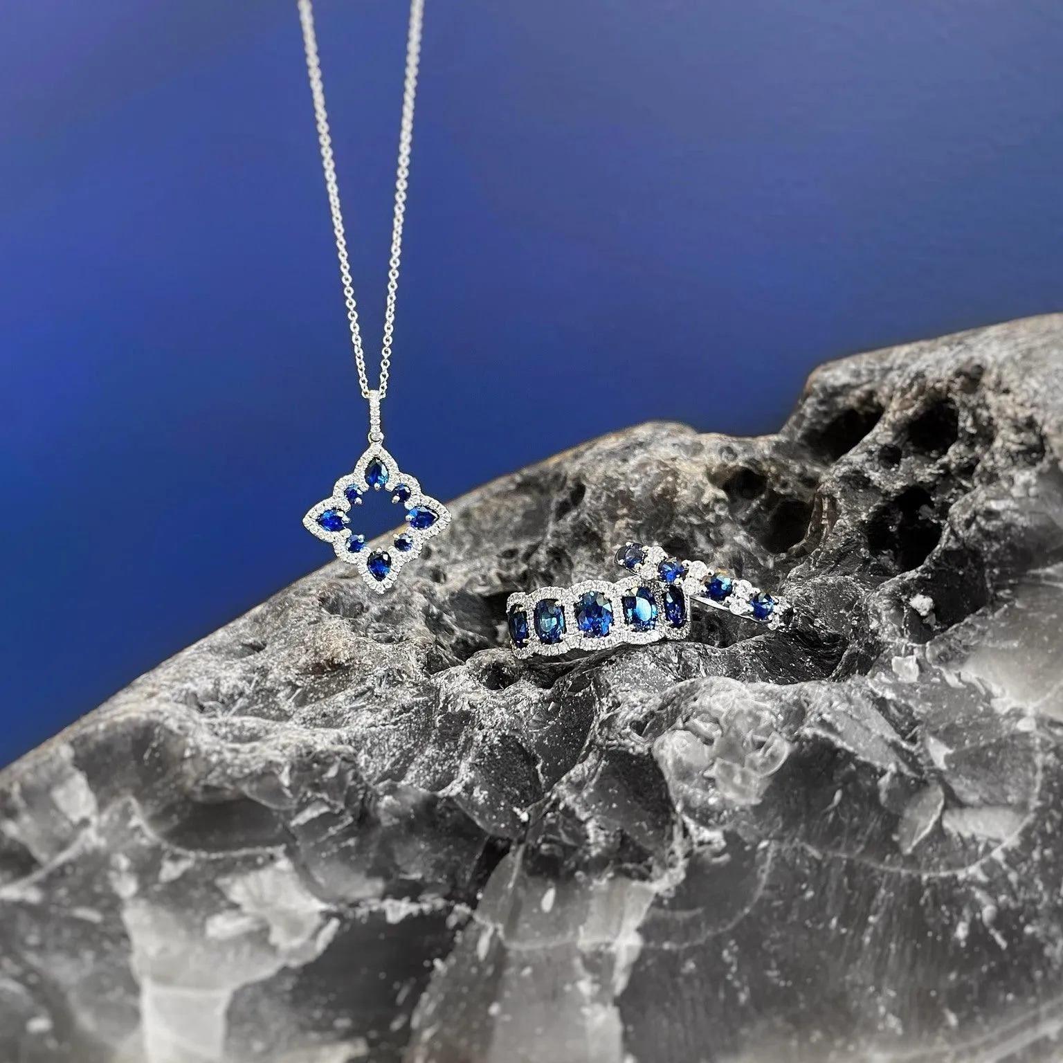 Alternating Blue Sapphire and Diamond Ring