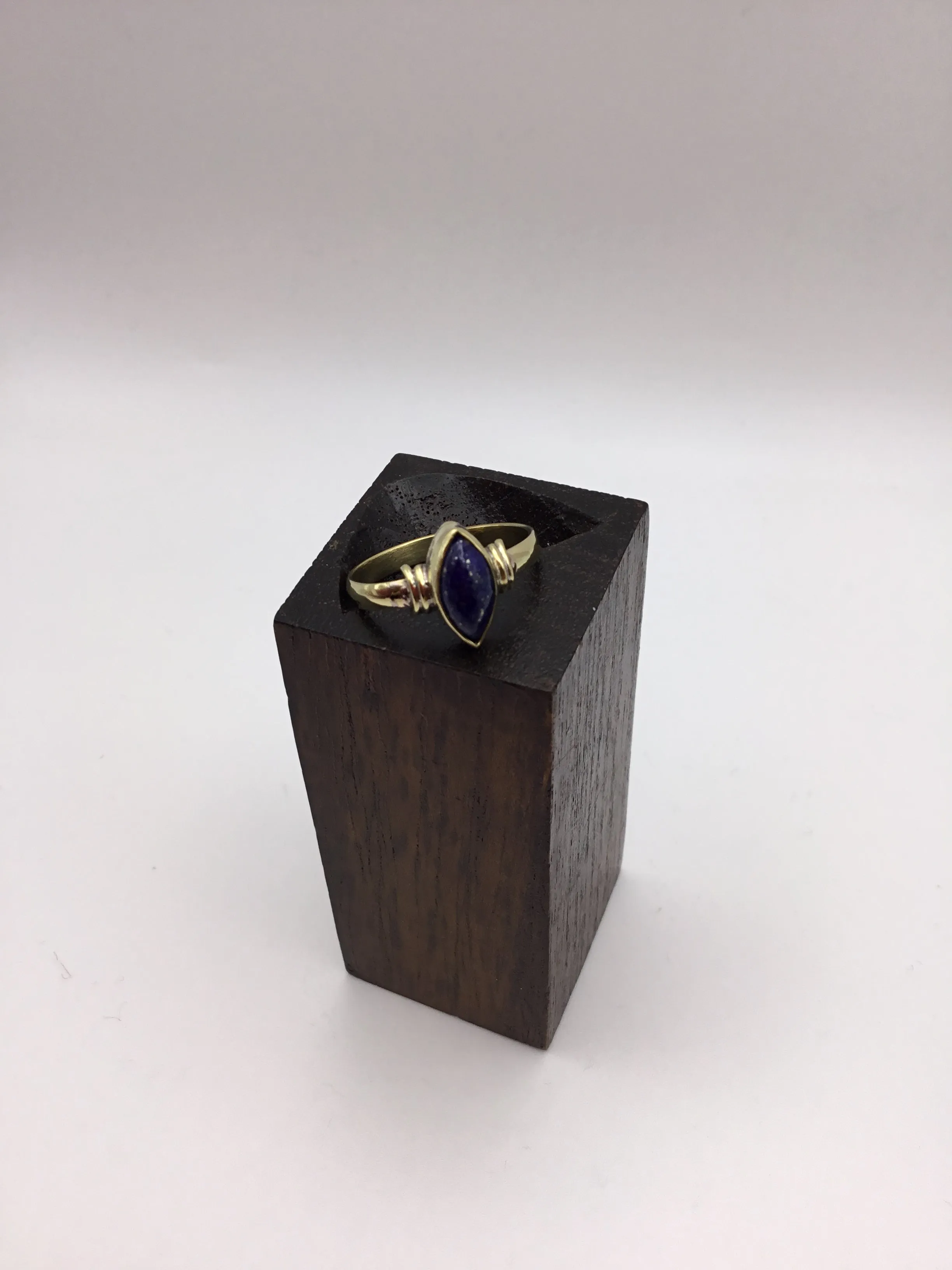 Elegant simplicity brass setting