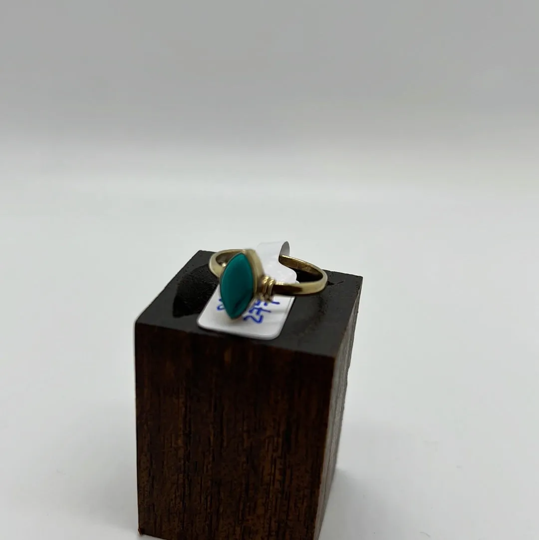 Elegant simplicity brass setting