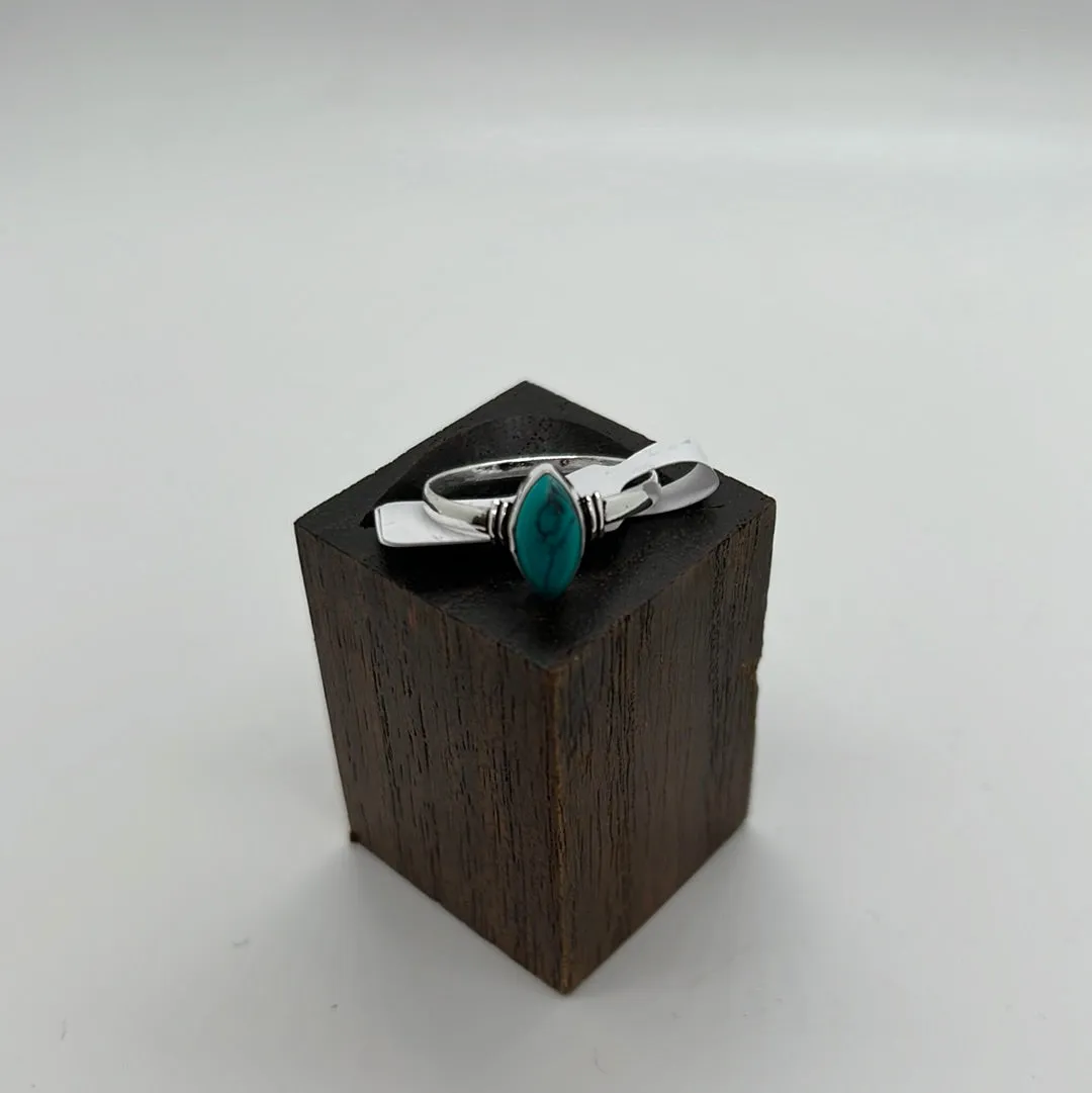 Elegant simplicity brass setting