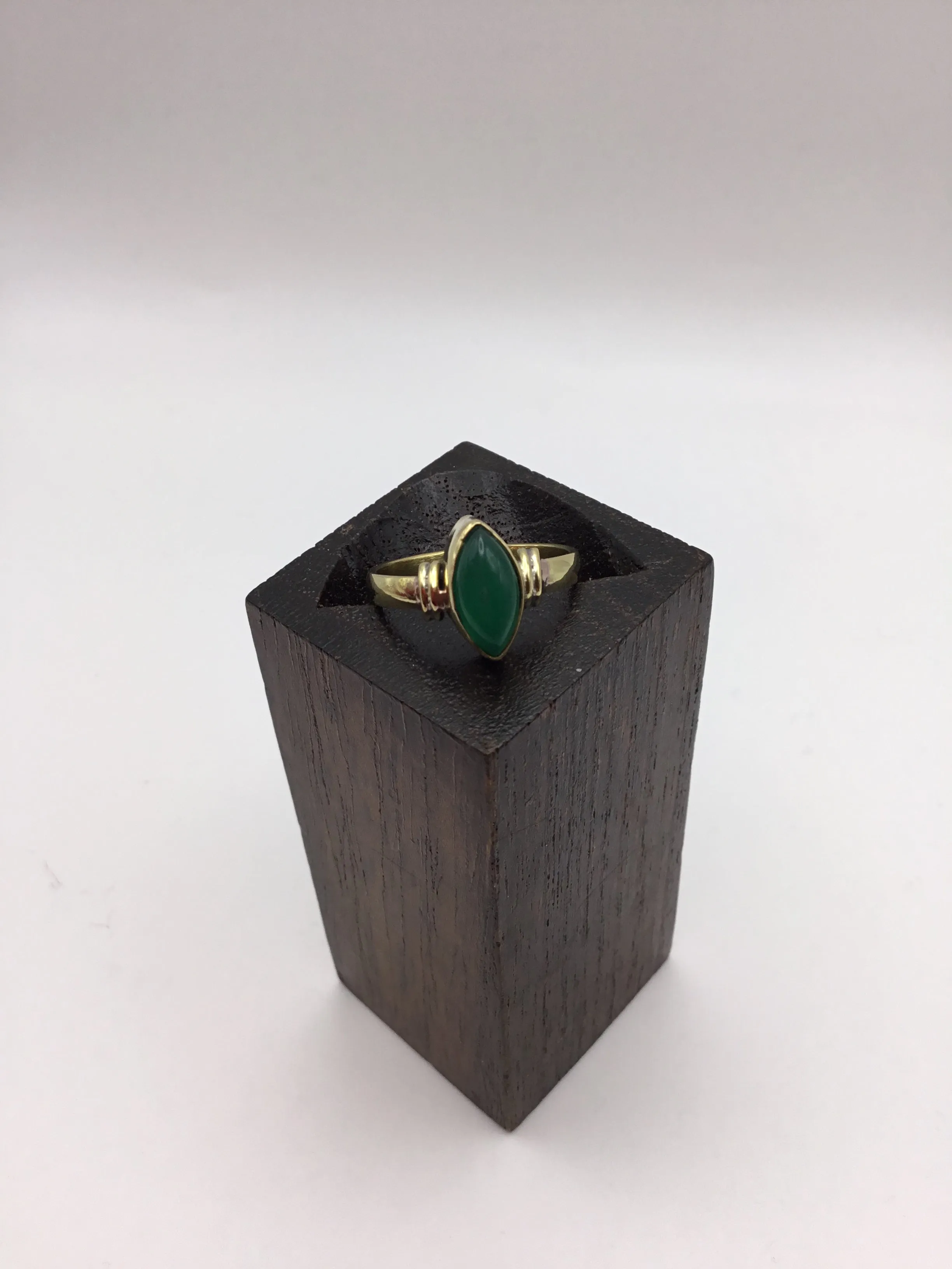 Elegant simplicity brass setting