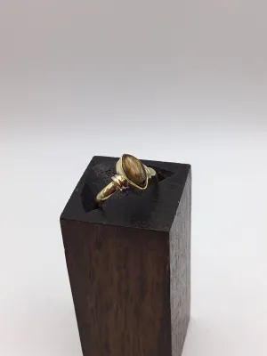 Elegant simplicity brass setting