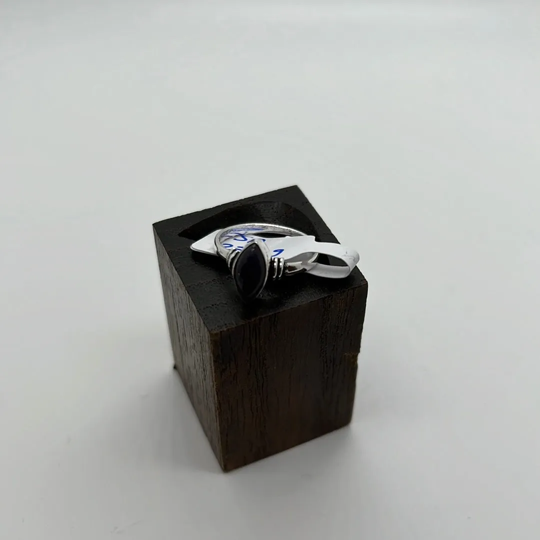 Elegant simplicity brass setting