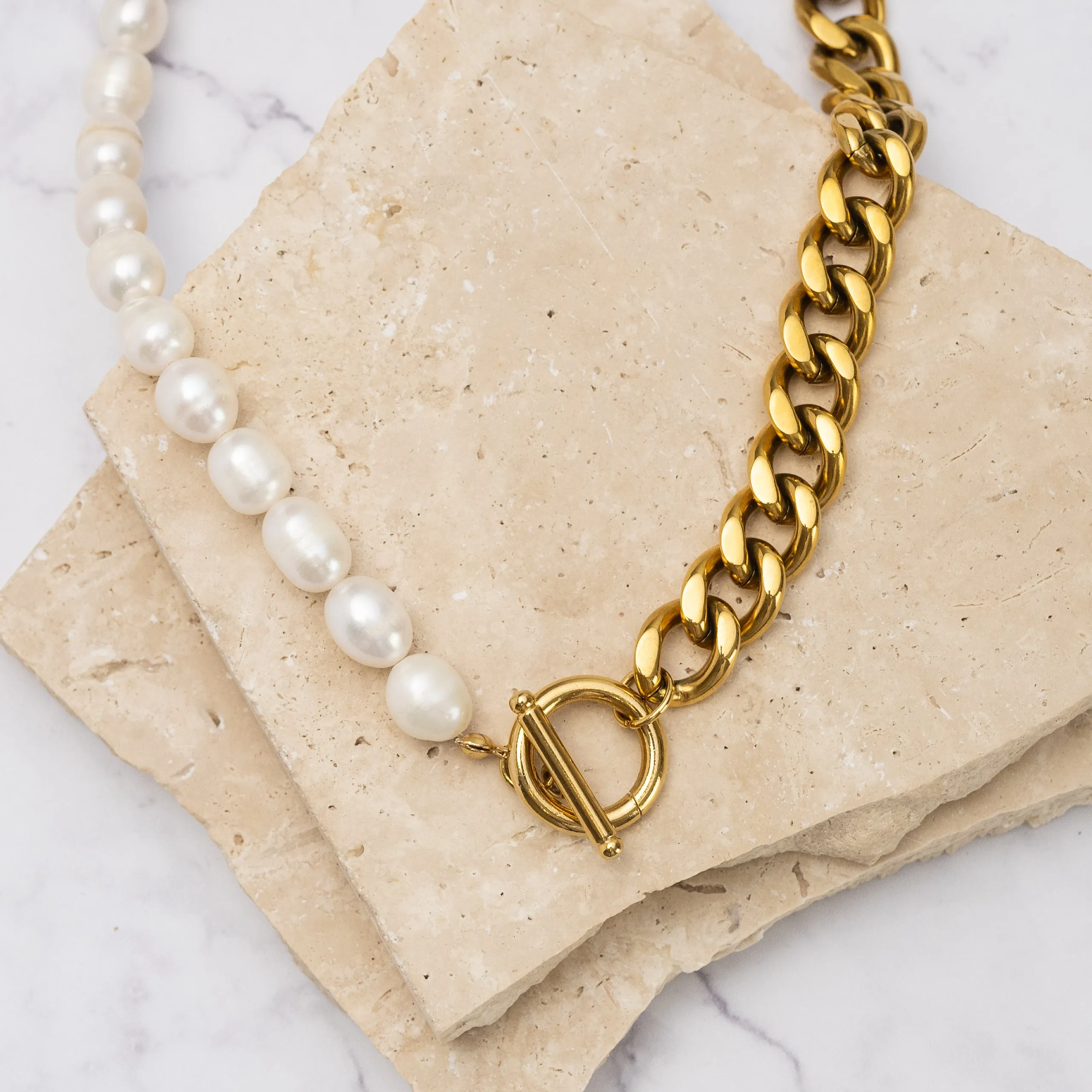 Eva 18k gold plated Cuban chain & pearl necklace