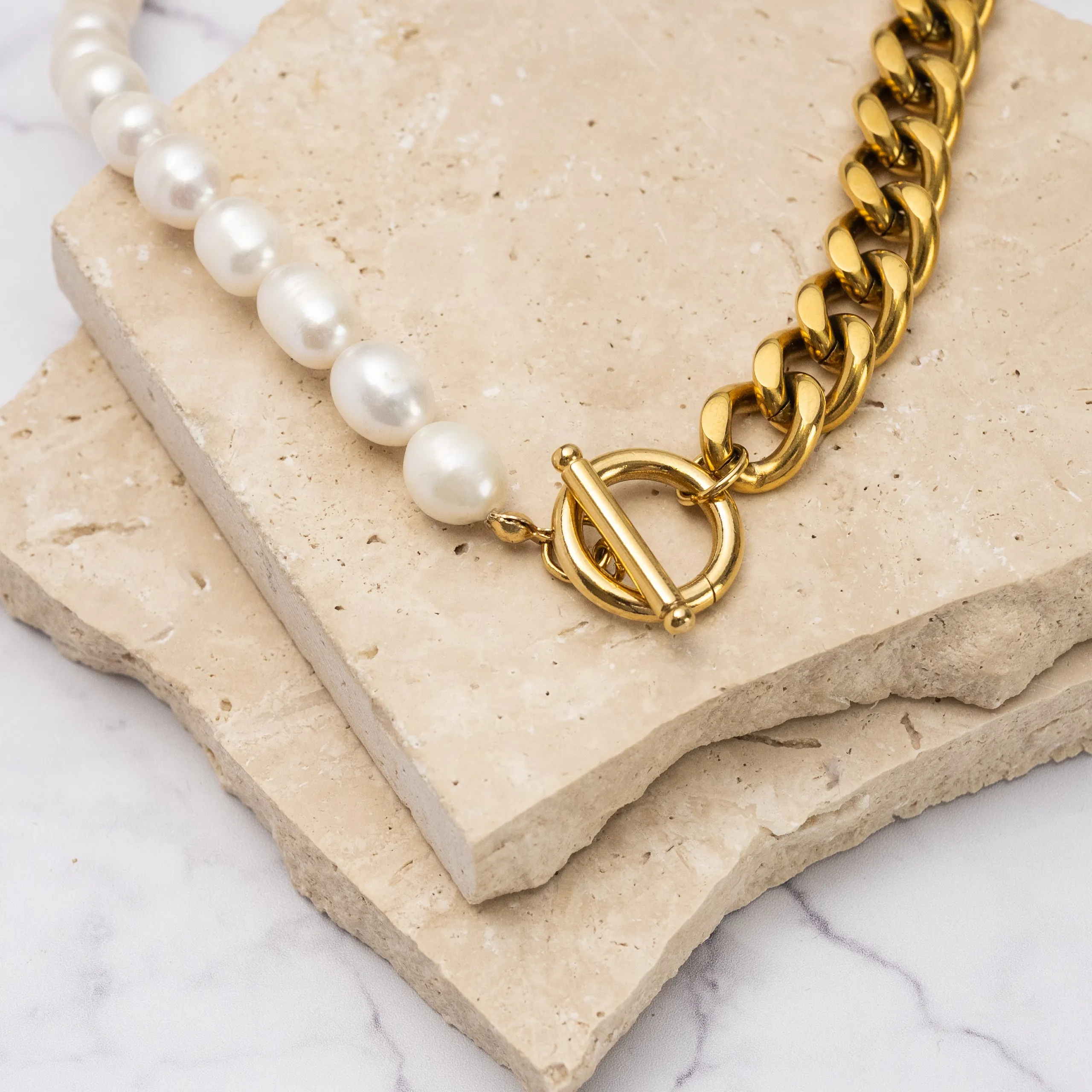 Eva 18k gold plated Cuban chain & pearl necklace
