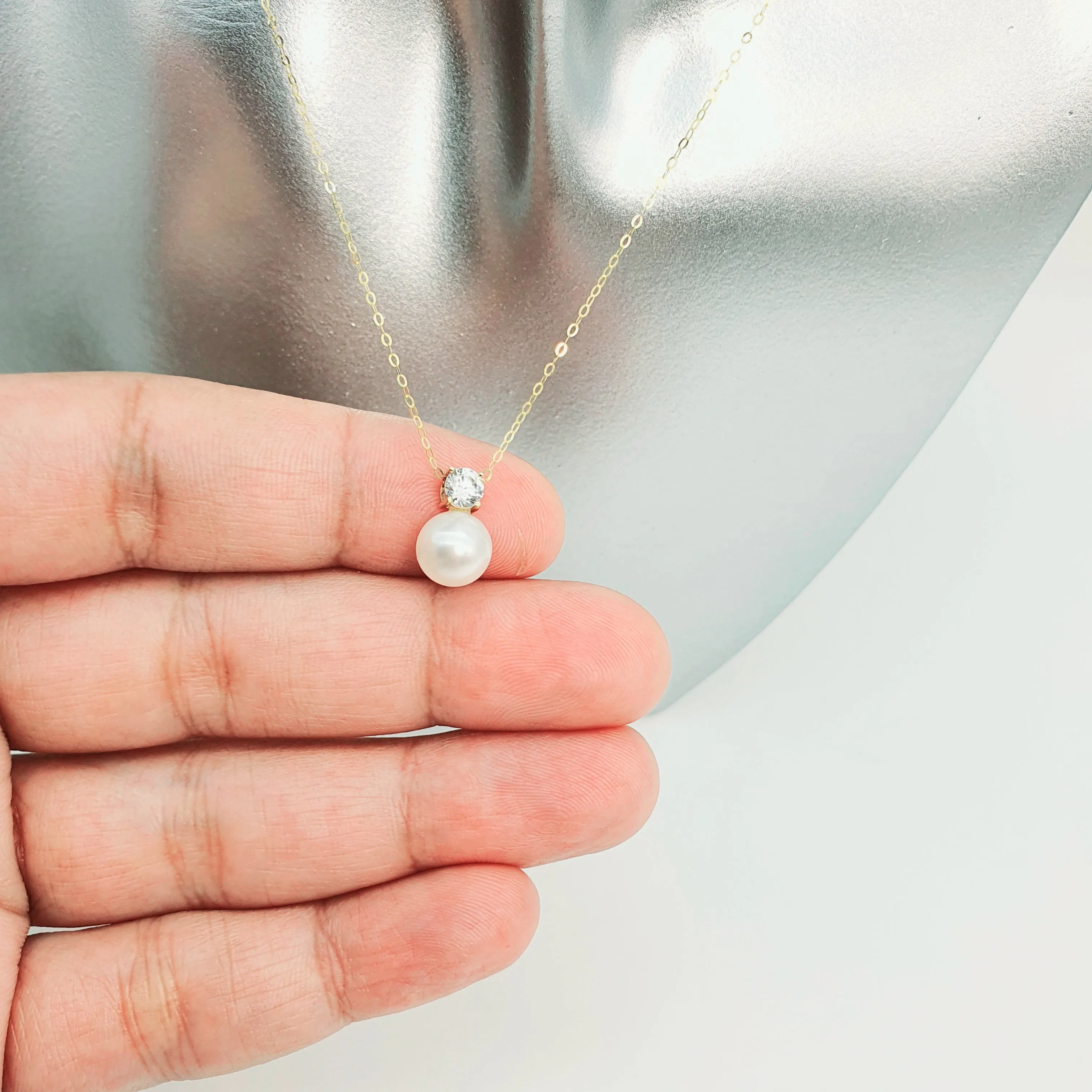 Japanese Akoya Pearl Pendant, 18K Yellow Gold