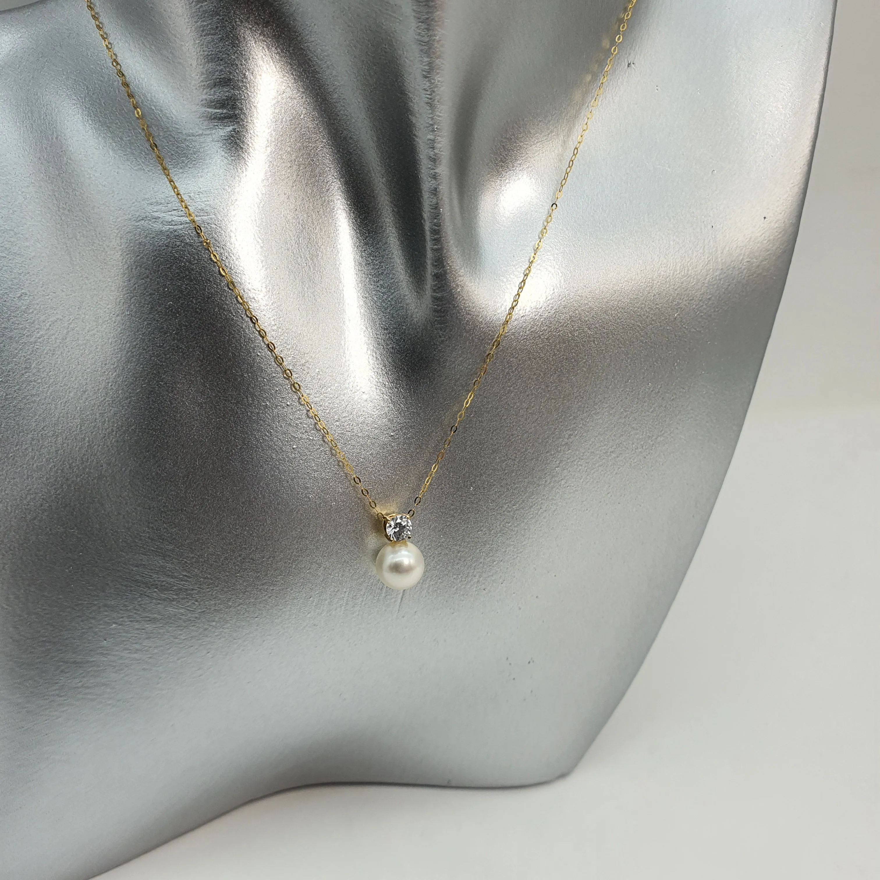 Japanese Akoya Pearl Pendant, 18K Yellow Gold