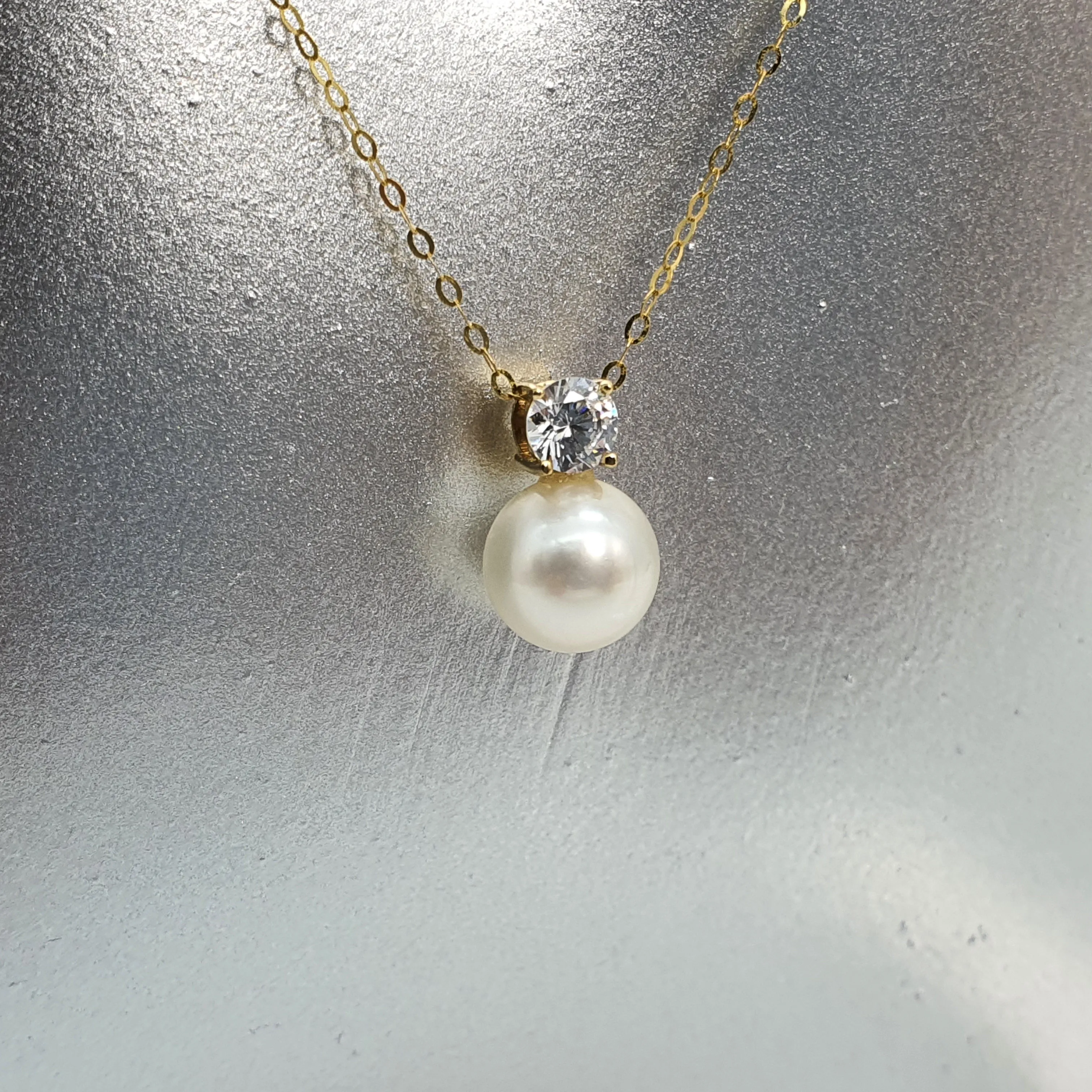 Japanese Akoya Pearl Pendant, 18K Yellow Gold