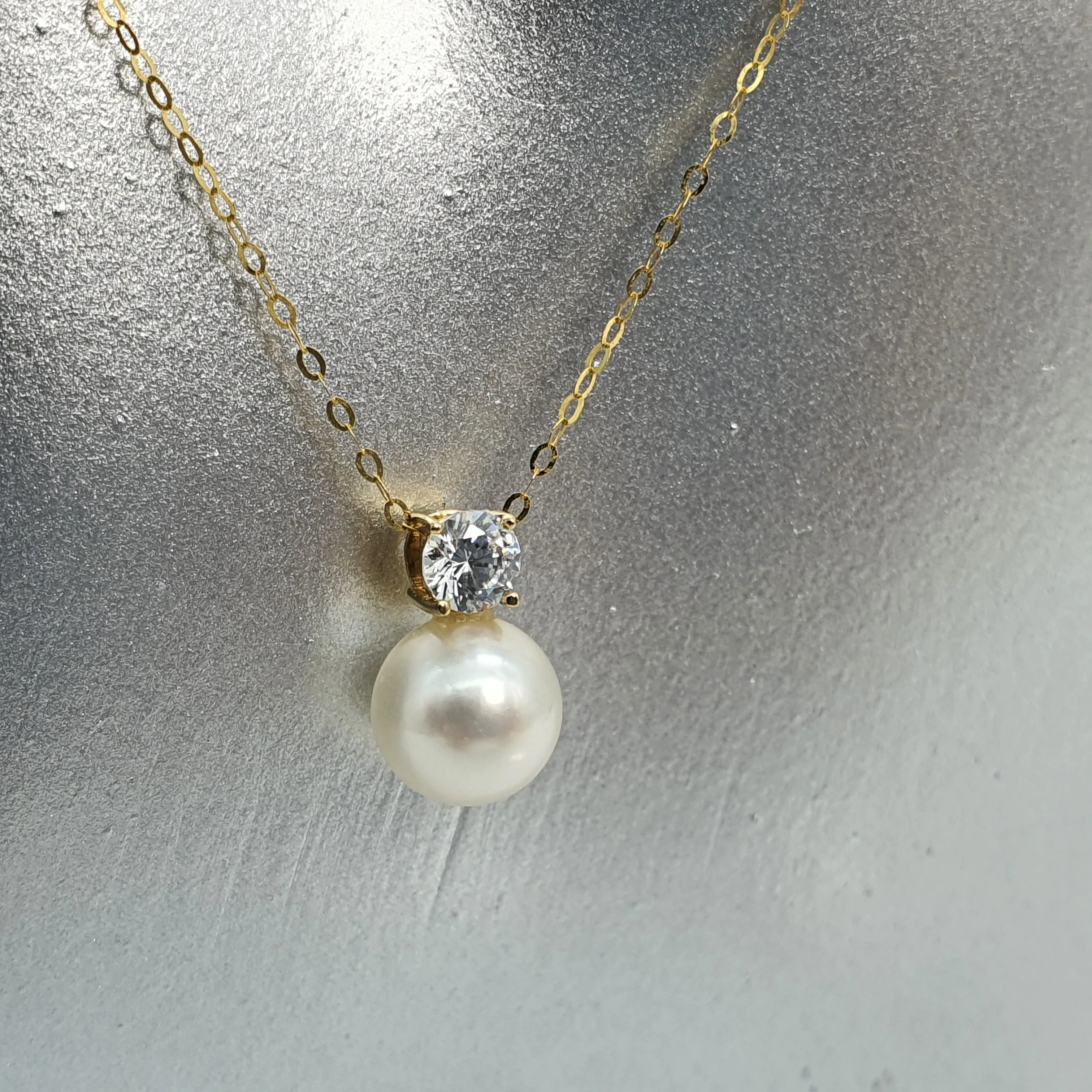 Japanese Akoya Pearl Pendant, 18K Yellow Gold