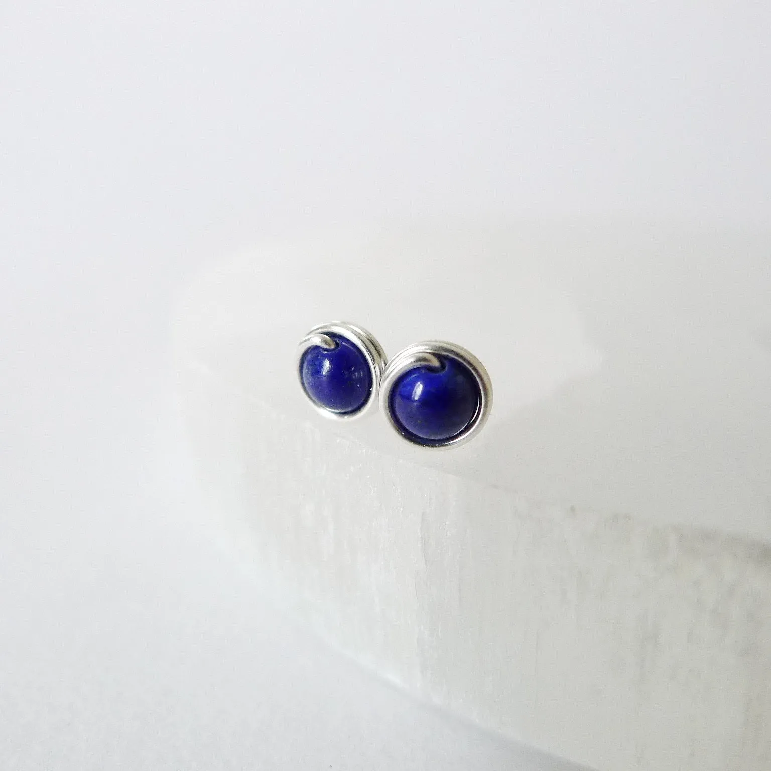 Lapis Lazuli Earstuds (Small) / 14k Gold-filled / 925 Silver