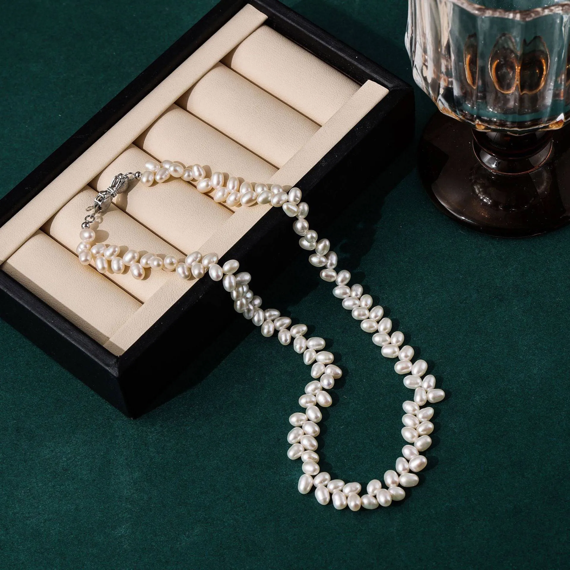 Leaf Pearl Necklace (US)