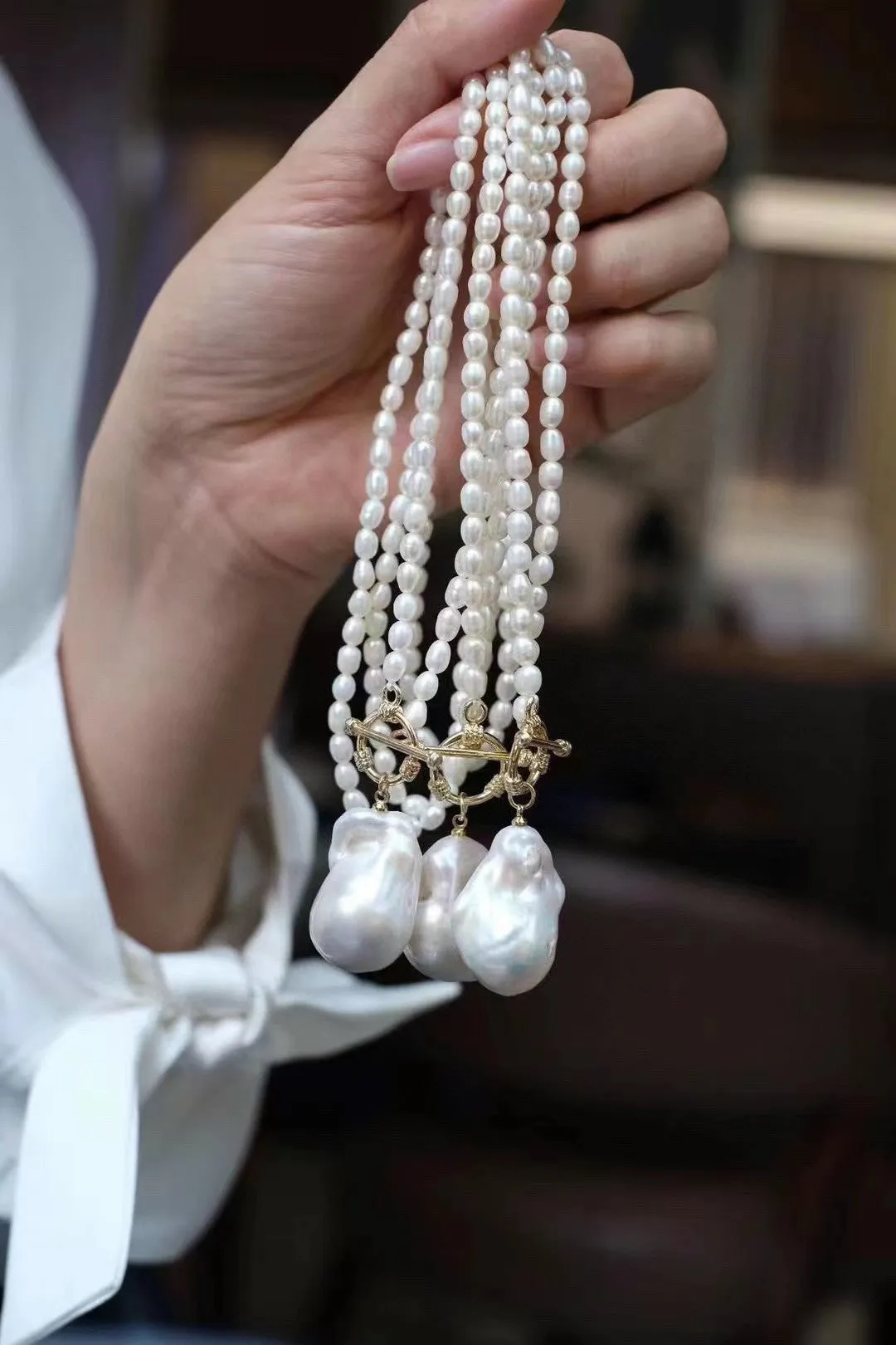 Natural pearl necklace with unique baroque pendant