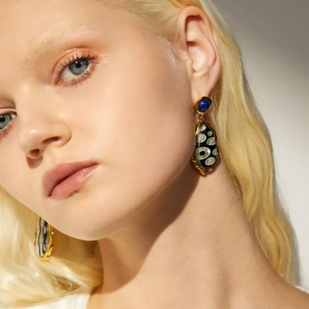 NM - The Kiss Earrings