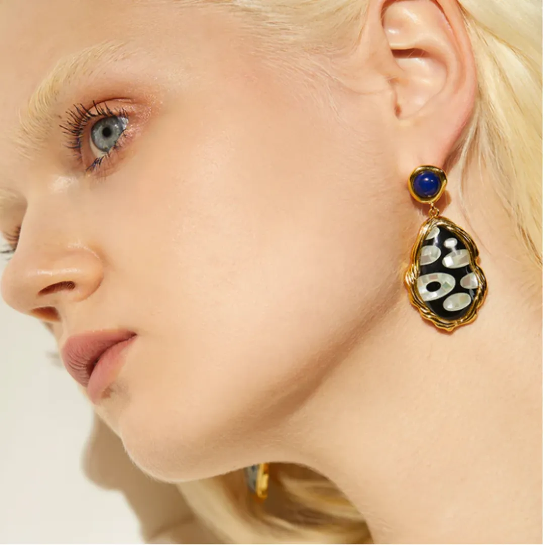 NM - The Kiss Earrings