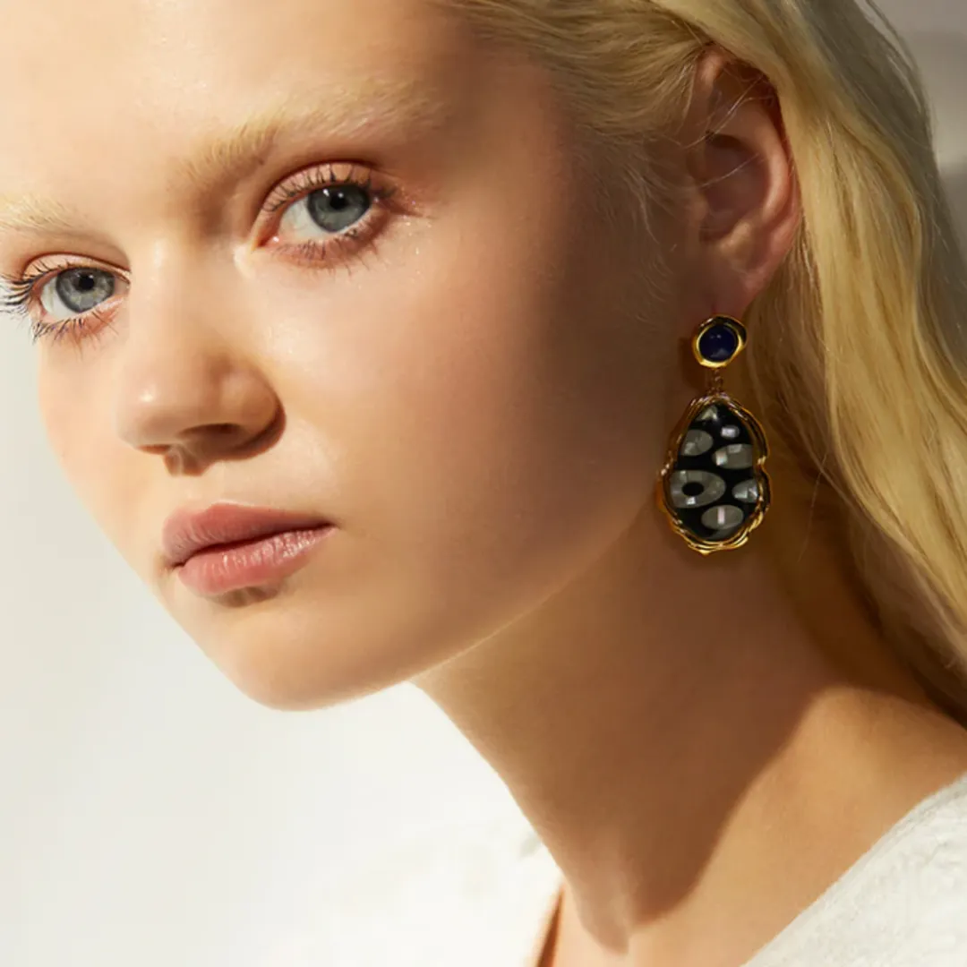 NM - The Kiss Earrings