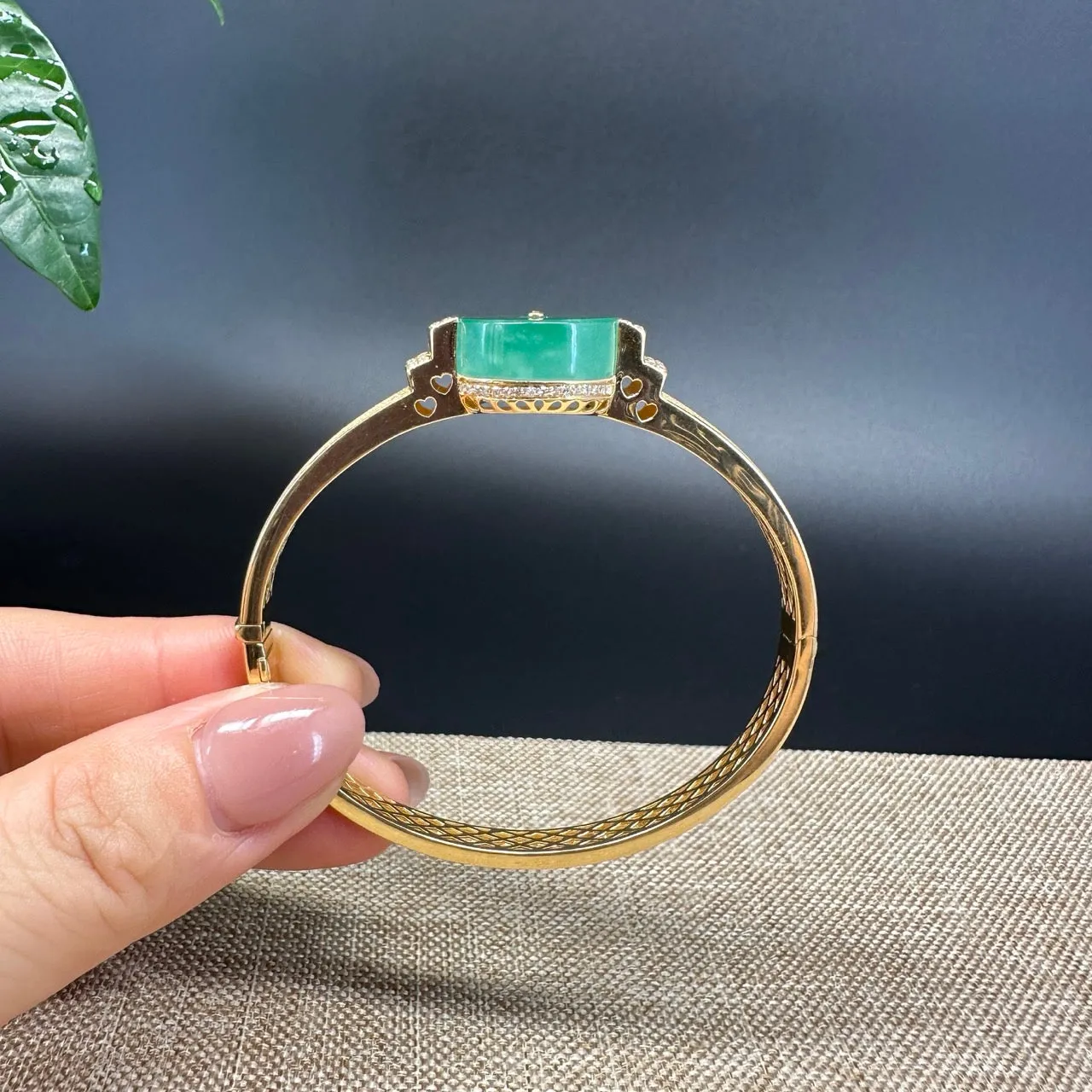 RealJade Luxury 18K Yellow Gold Genuine Imperial Green Jadeite Jade Bangle with Diamonds