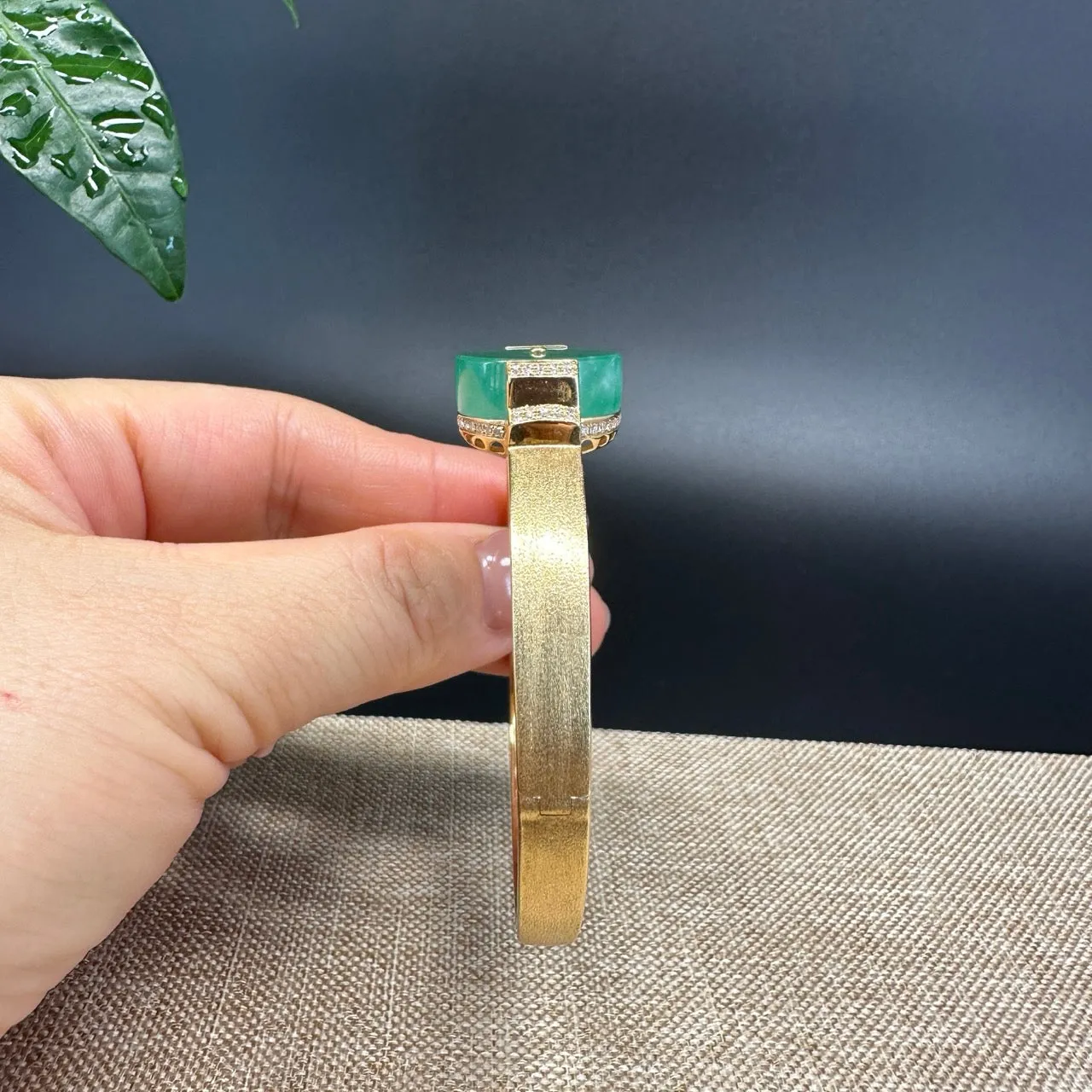 RealJade Luxury 18K Yellow Gold Genuine Imperial Green Jadeite Jade Bangle with Diamonds