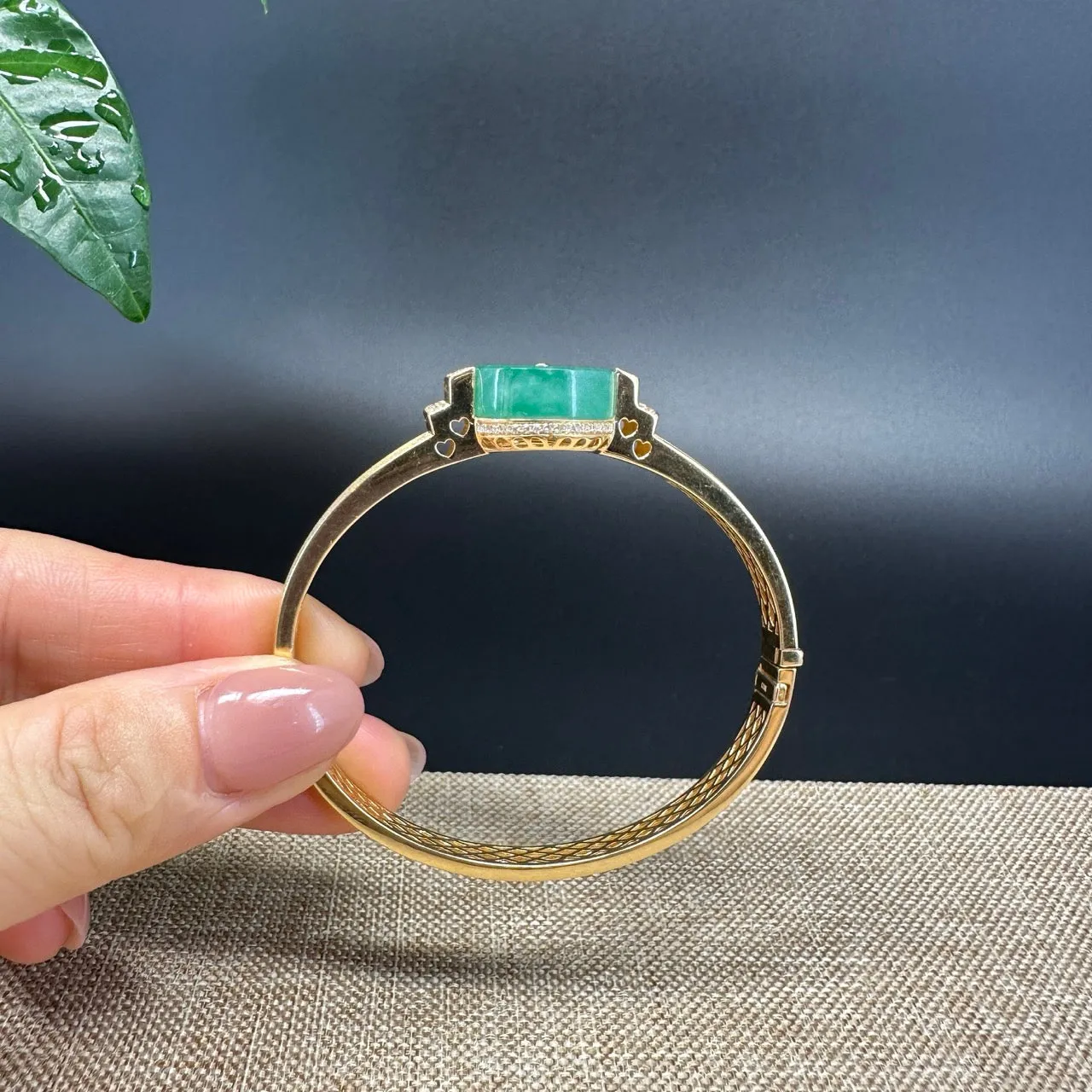 RealJade Luxury 18K Yellow Gold Genuine Imperial Green Jadeite Jade Bangle with Diamonds
