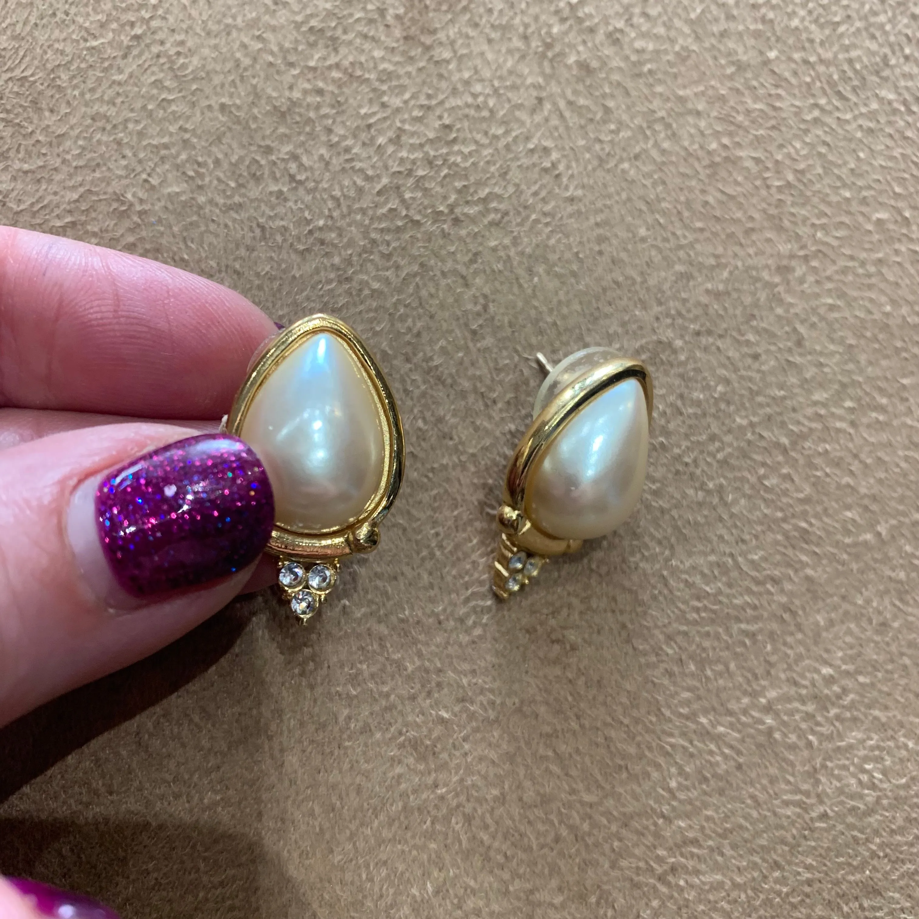 Richelieu Vintage Pearl Oval stud earrings
