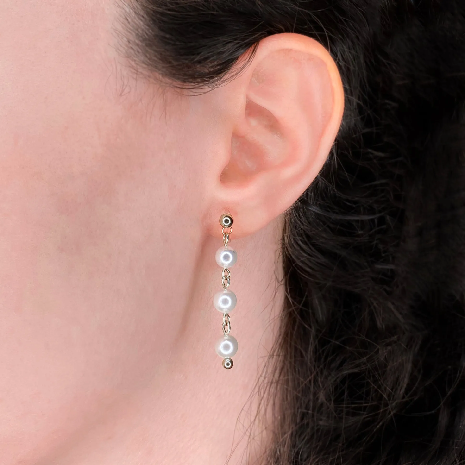 TRIPLE PEARL DANGLE EARRINGS IN SILVER
