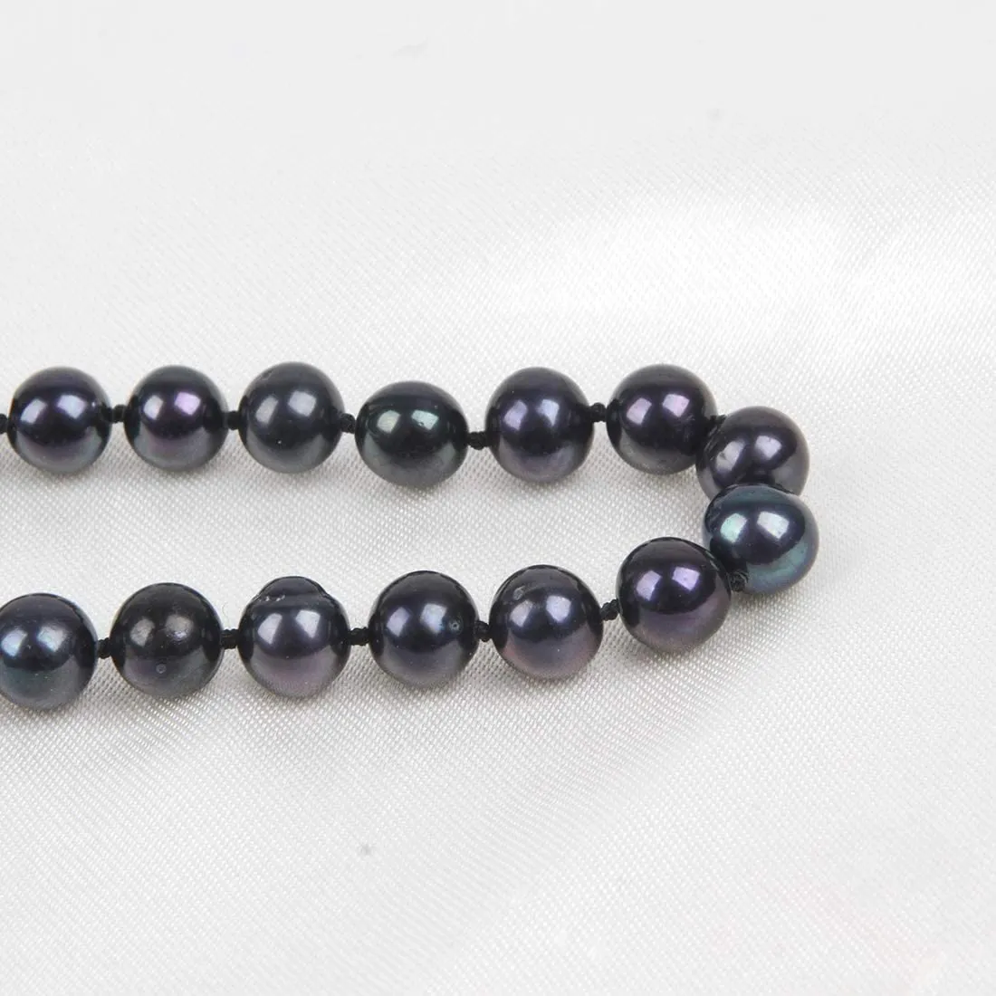 Women's 8-9mm AA Grade Black Freshwater Pearl Necklace and Stud Earrings Set